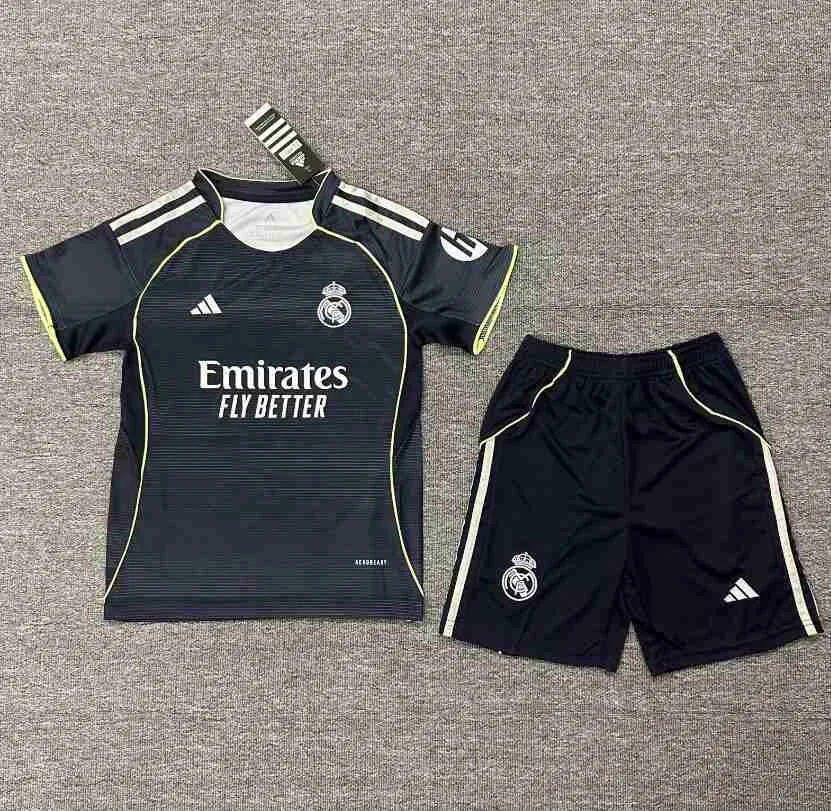 Conjunto de niños 2ª equipación Real Madrid 24/25 Adidas · adidas · El